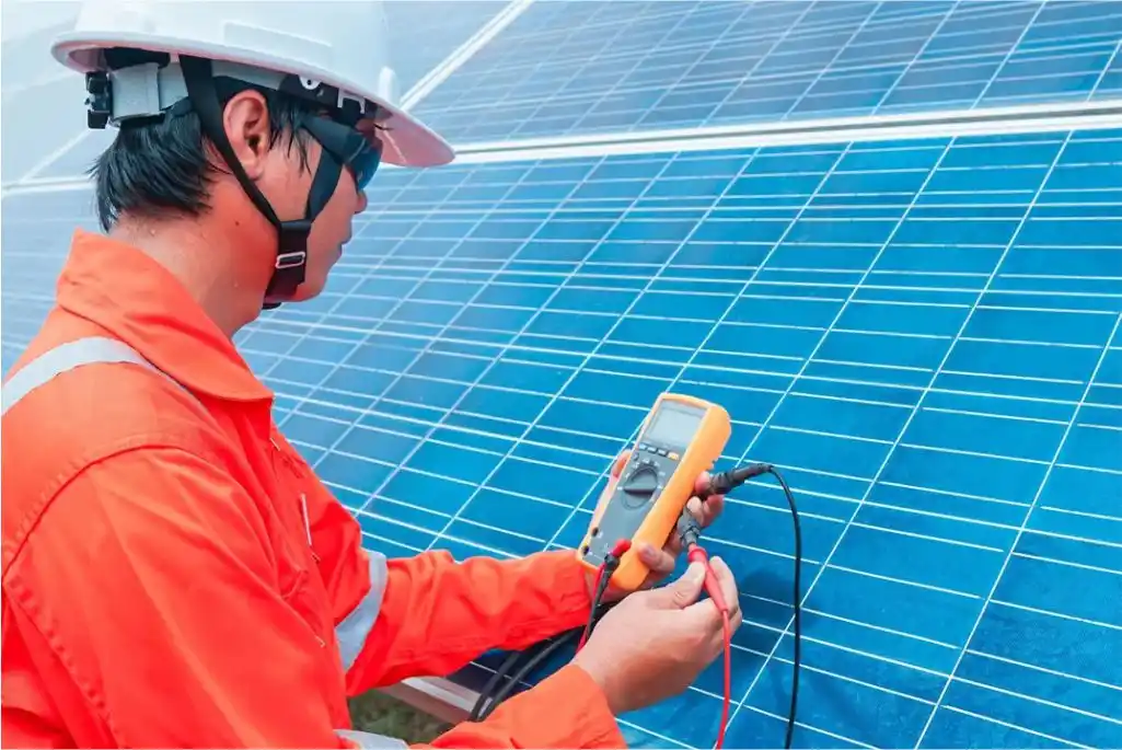 solar engineer inspecting the voltage of solar panels